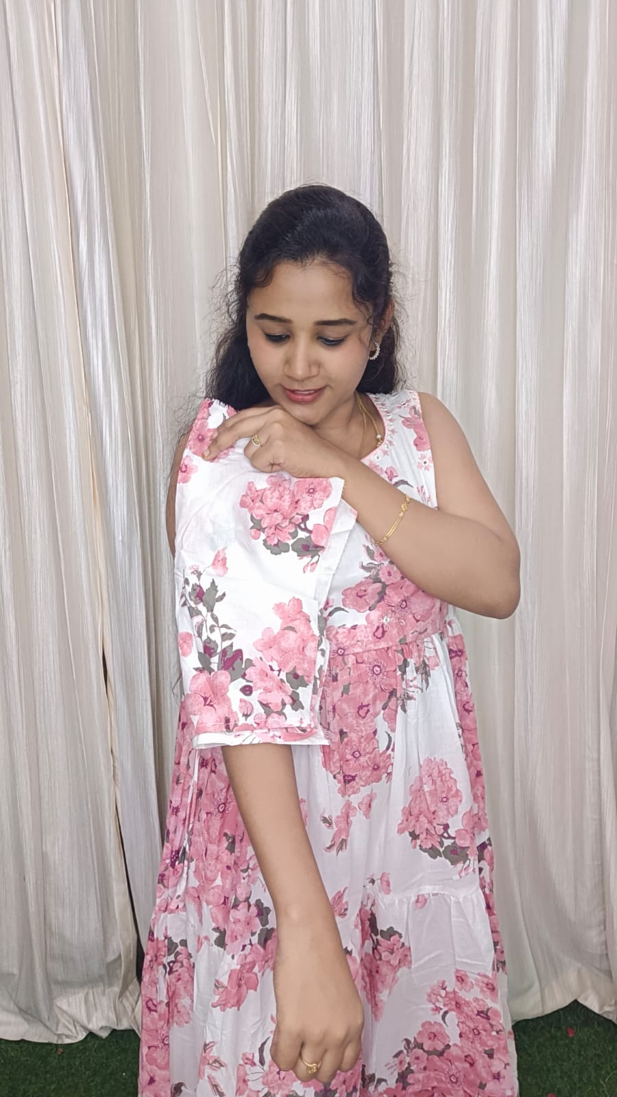 Stylish maxi with sleeve