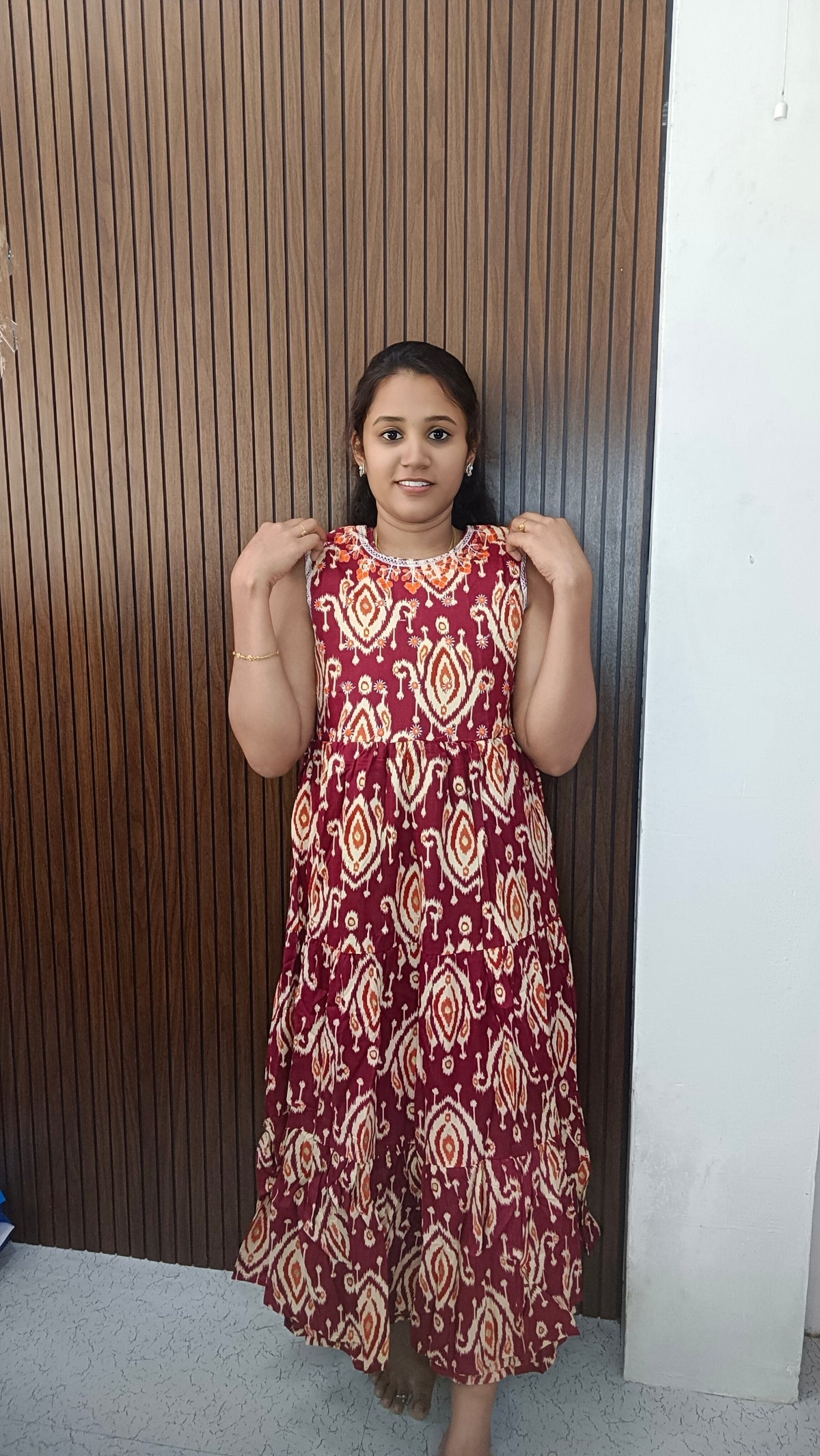 Stylish maxi with sleeve