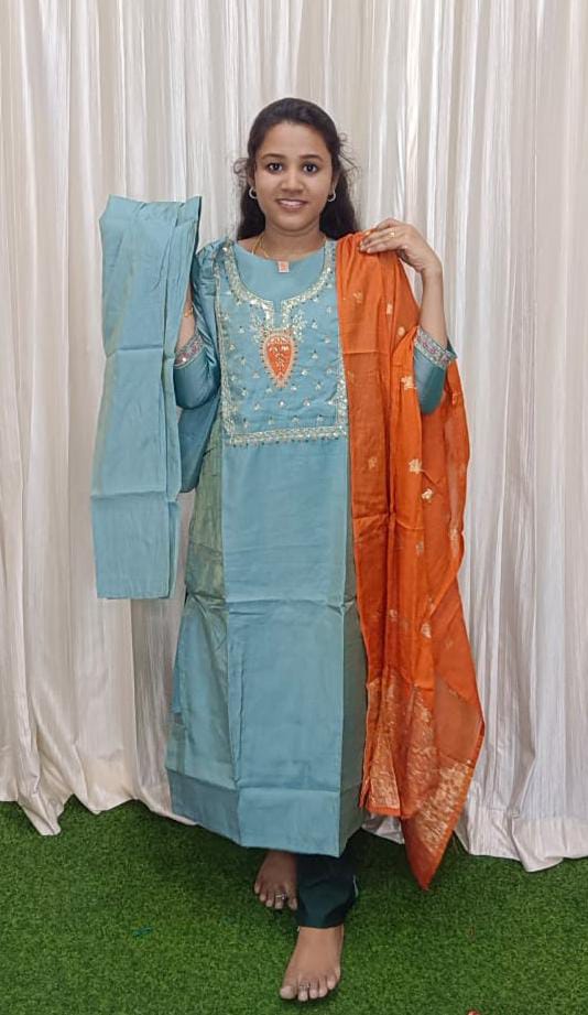 Kurti with pant and dupatta vino