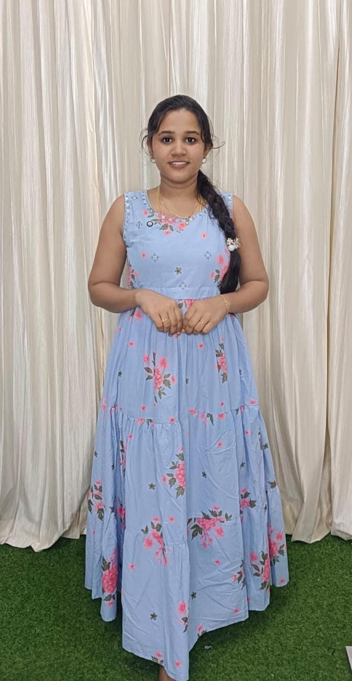 Stylish maxi with sleeve