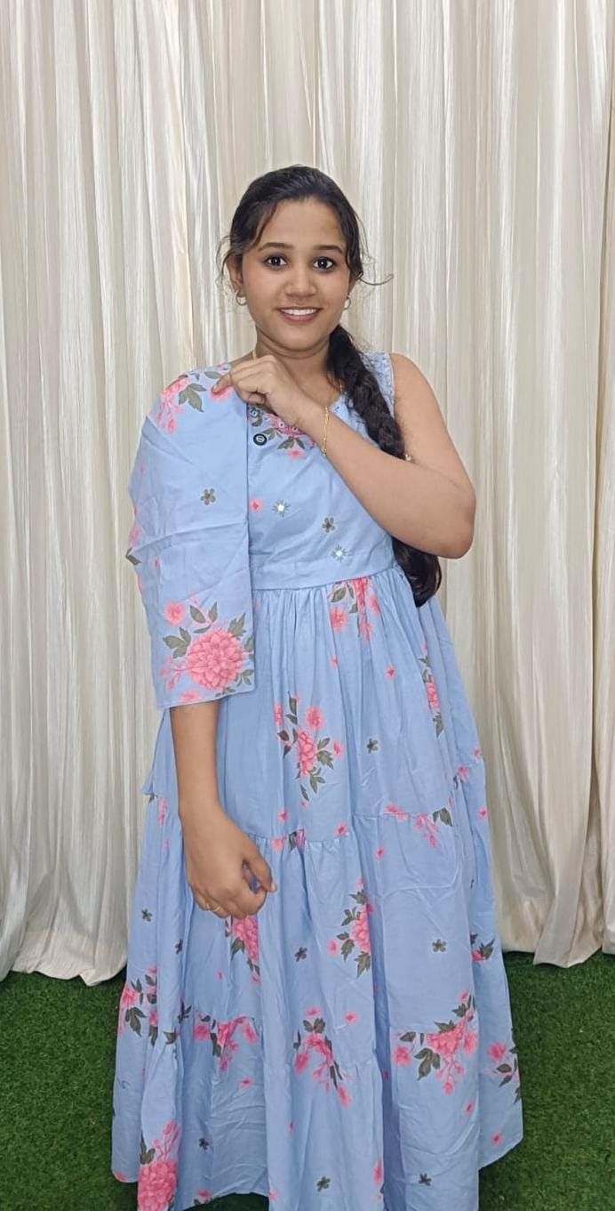 Stylish maxi with sleeve