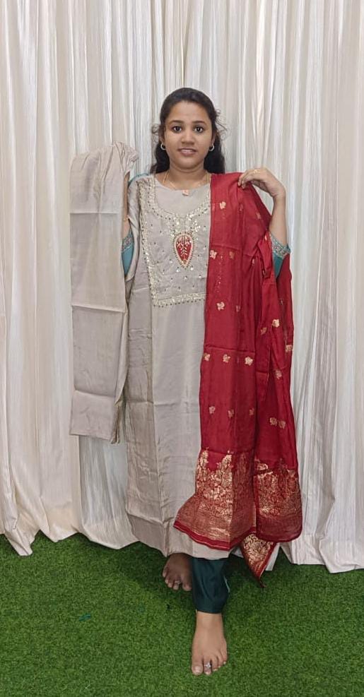 Kurti with pant and dupatta vino