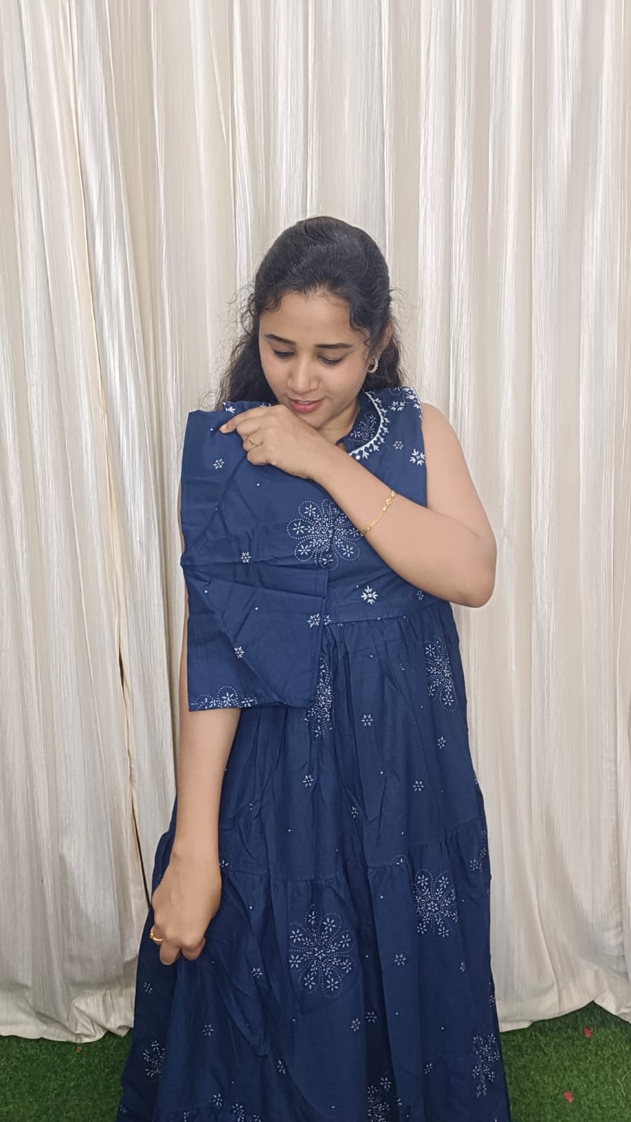 Stylish maxi with sleeve