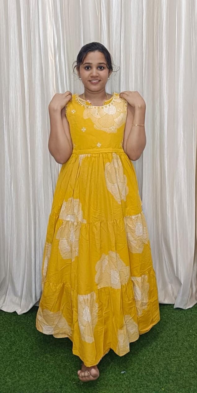 Stylish maxi with sleeve