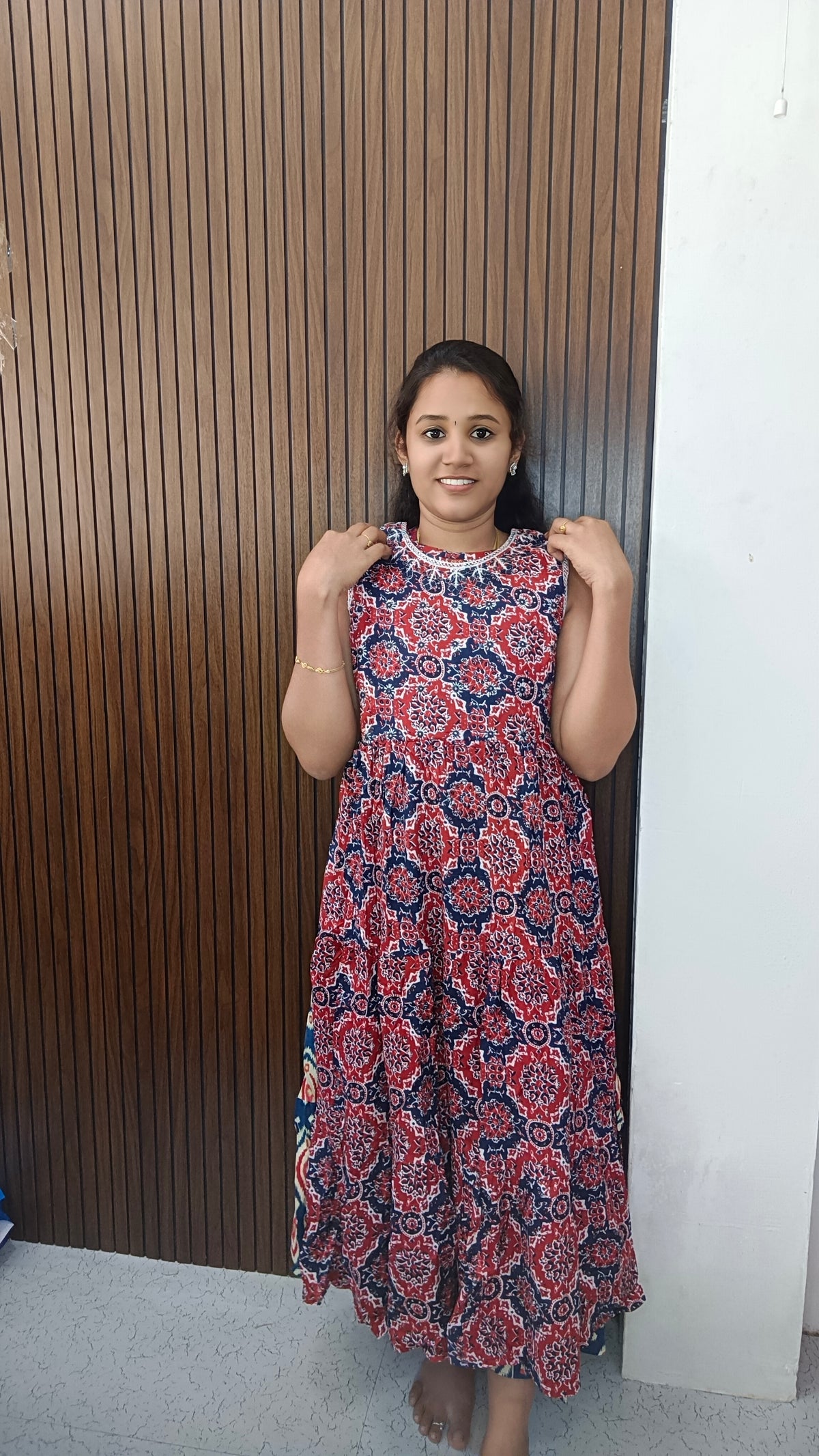 Stylish maxi with sleeve